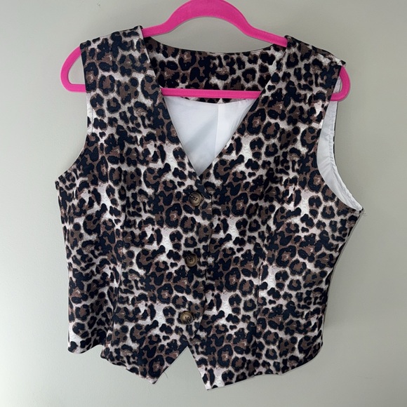 Dolled By Doll Pre Assembled Outfit Cheetah Vest and Jeans - Picture 3 of 6